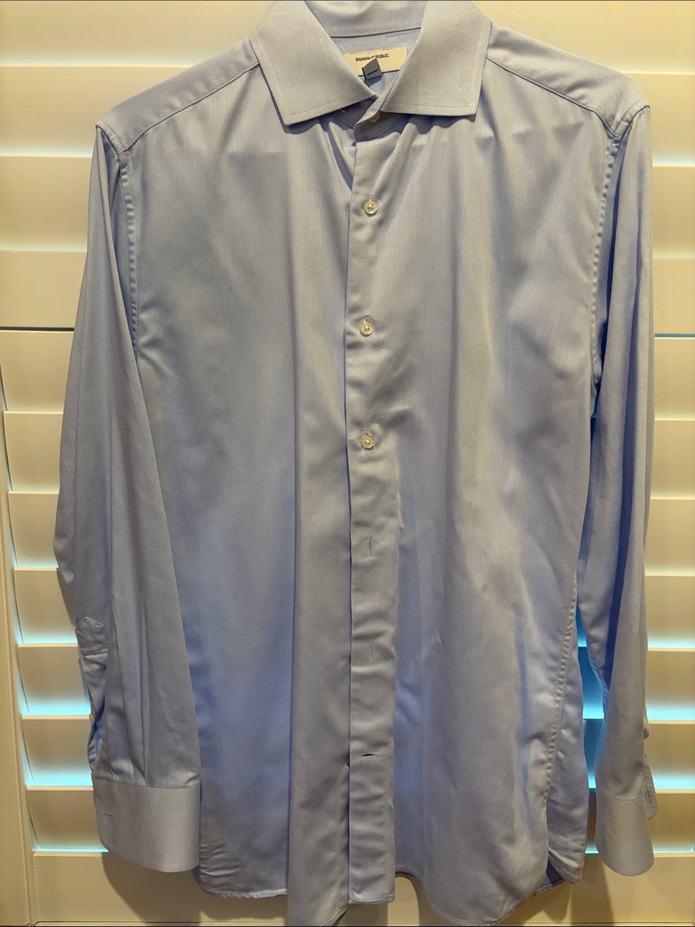 Banana Republic Slim fit Men's Light Blue Dress Shirt - Classic Long Sleeve
